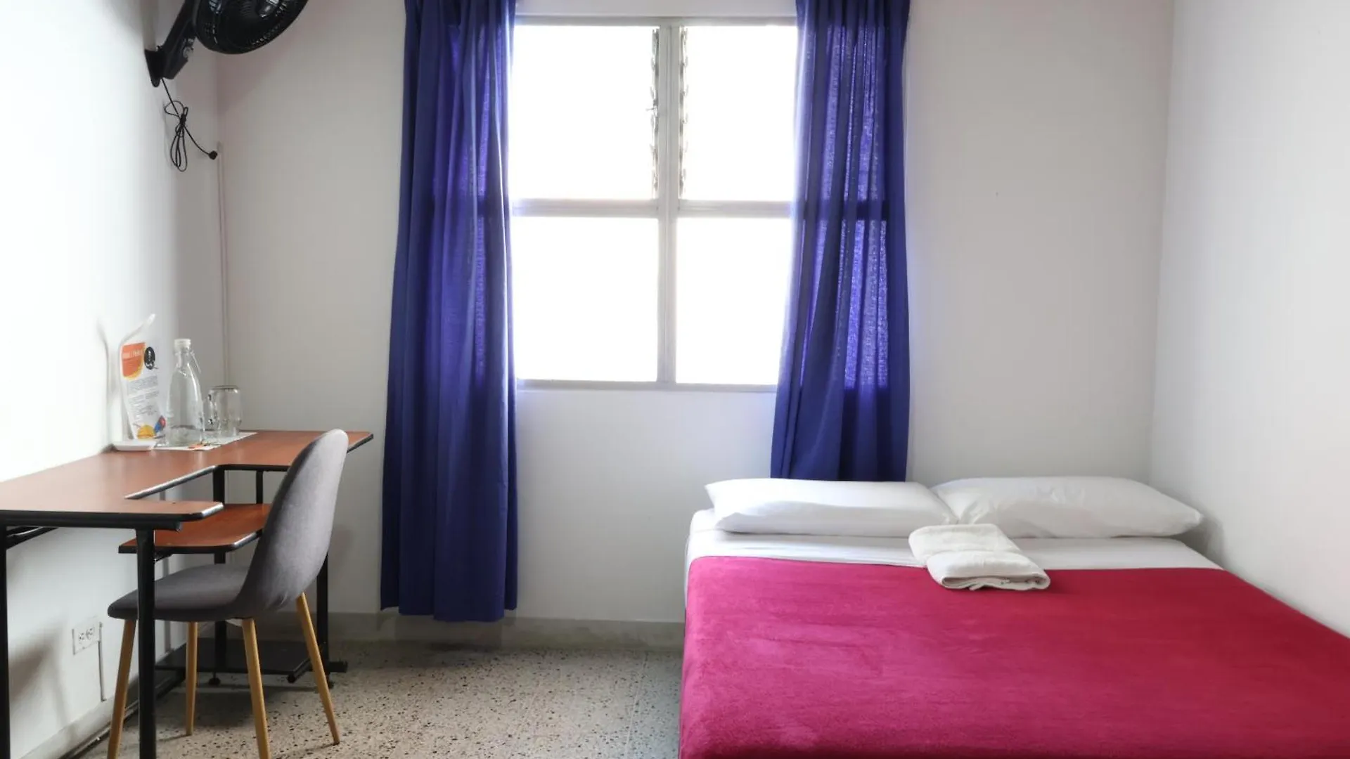 Living Poblado Manila 301 F Habitacion Individual Медельин Колумбия