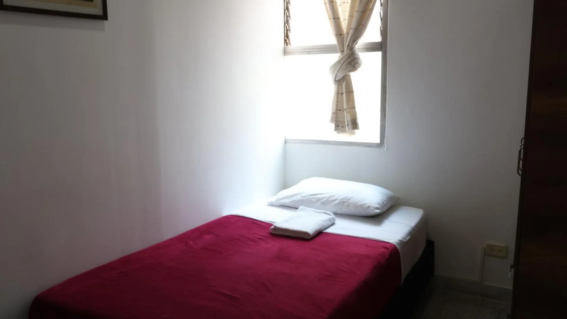 Homestay Living Poblado Manila 301 F Habitacion Individual Medellin Colombia