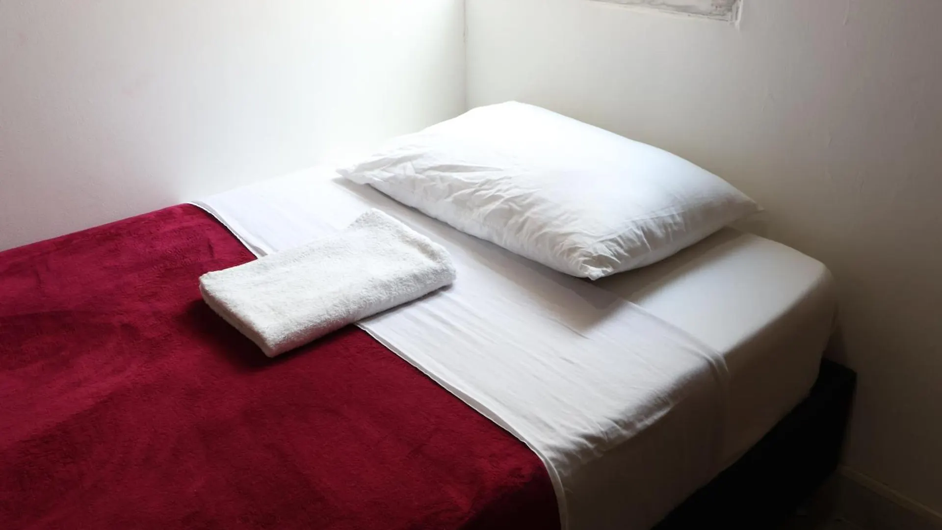 Living Poblado Manila 301 F Habitacion Individual Medellin Homestay
