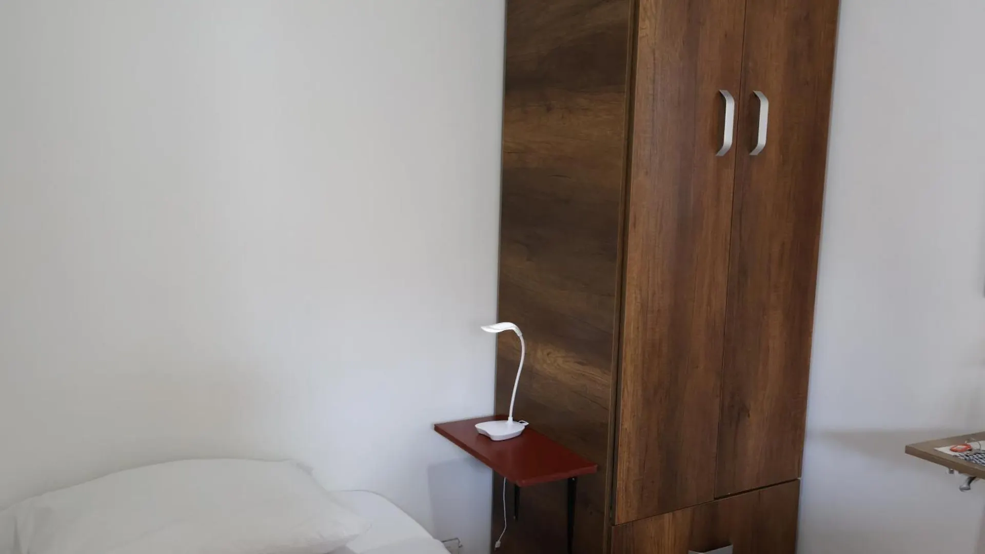 Homestay Living Poblado Manila 301 F Habitacion Individual Medellin Colombia